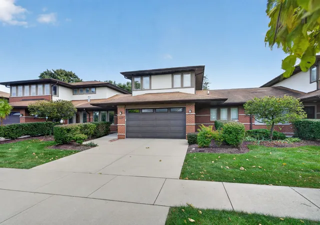 Photo 2 of Townhouse for sale at 1229 Prairie Ln, Lemont, IL 60439 | MLS# 12785048 | Listing updated on 2026-10-20