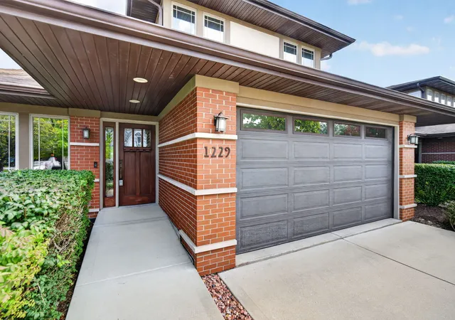 Photo 3 of Townhouse for sale at 1229 Prairie Ln, Lemont, IL 60439 | MLS# 12785048 | Listing updated on 2026-10-20