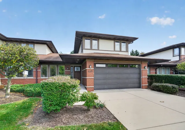 Photo 3 of Townhouse for sale at 1229 Prairie Ln, Lemont, IL 60439 | MLS# 12785048 | Listing updated on 2026-10-20