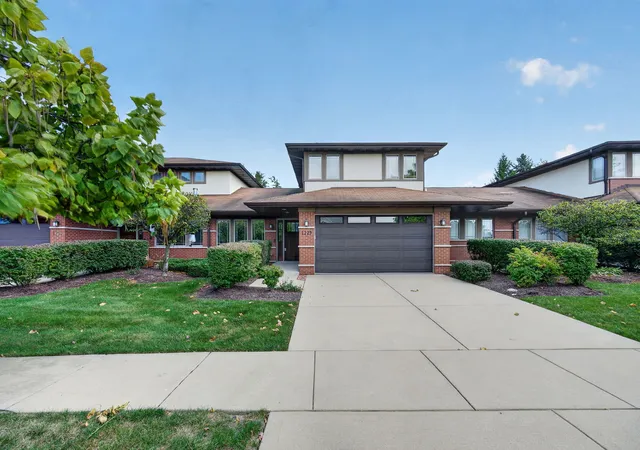 Photo 4 of Townhouse for sale at 1229 Prairie Ln, Lemont, IL 60439 | MLS# 12785048 | Listing updated on 2026-10-20