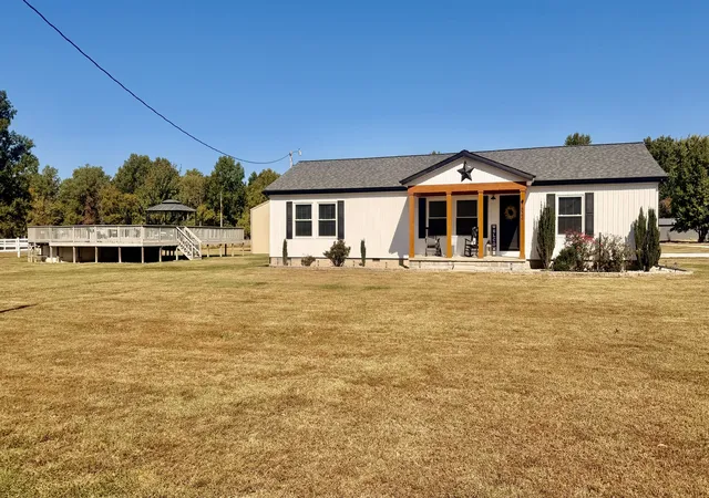 Single family home for sale at 1833 Mercer Ln, Centralia, IL 62801 | MLS# 12785055