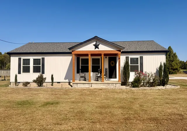 Photo 1 of Single family home for sale at 1833 Mercer Ln, Centralia, IL 62801 | MLS# 12785055 | Listing updated on 2026-10-21