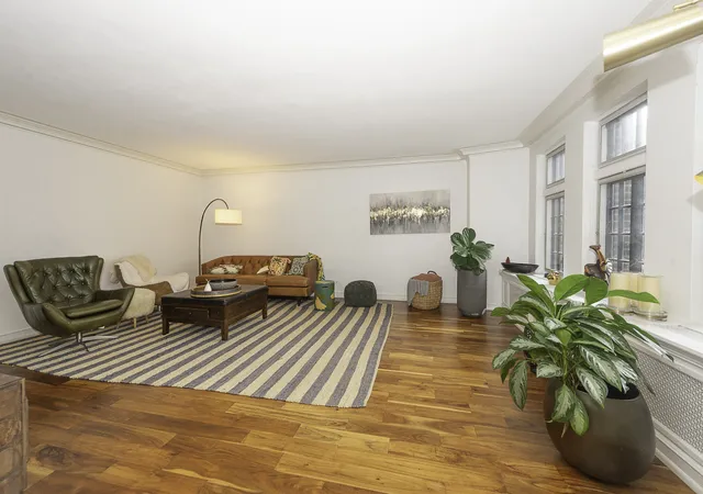 Listing Photo 4 - Condo for sale in building located at 415 W Aldine Ave, Chicago, IL 60657 - Unit #4C