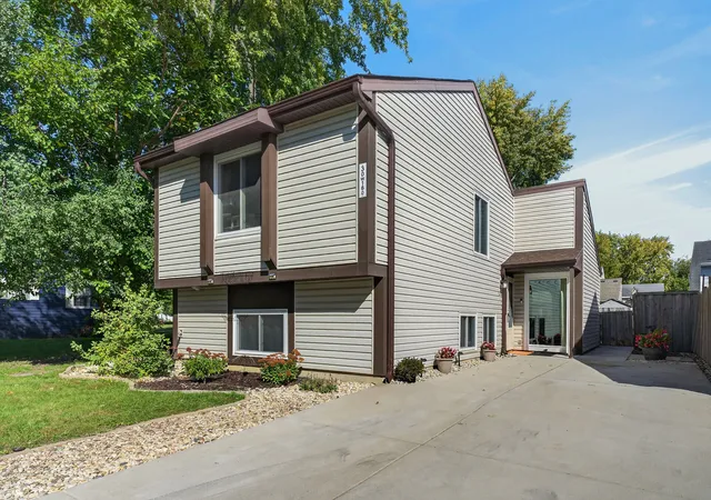 Single family home for sale at 30w160 Linden Sq, Warrenville, IL 60555 | MLS# 12785067