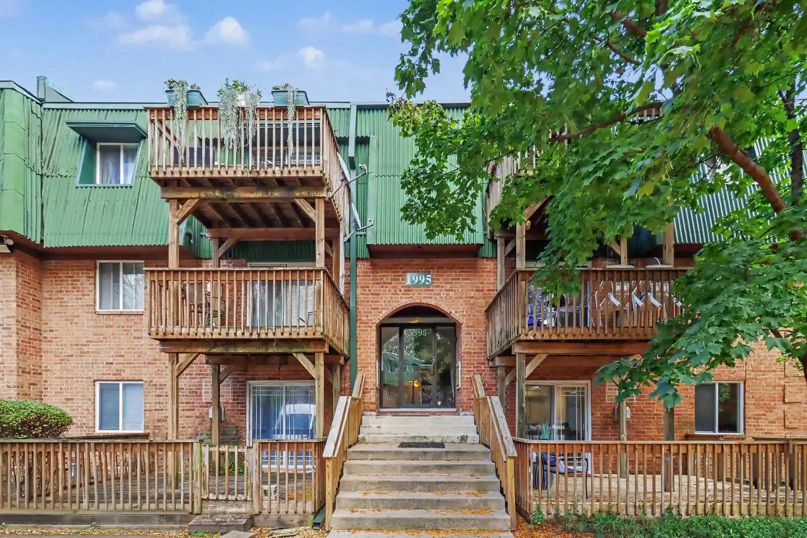 Listing Photo 1 - Condo for sale in 1995 Tall Oaks Dr located at 1995 Tall Oaks Dr, Aurora, IL 60505 - Unit #1A