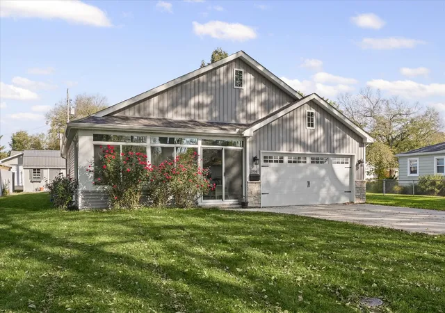 Photo 2 of Single family home for sale at 914 E Lincoln St, Monticello, IL 61856 | MLS# 12785103 | Listing updated on 2026-10-28