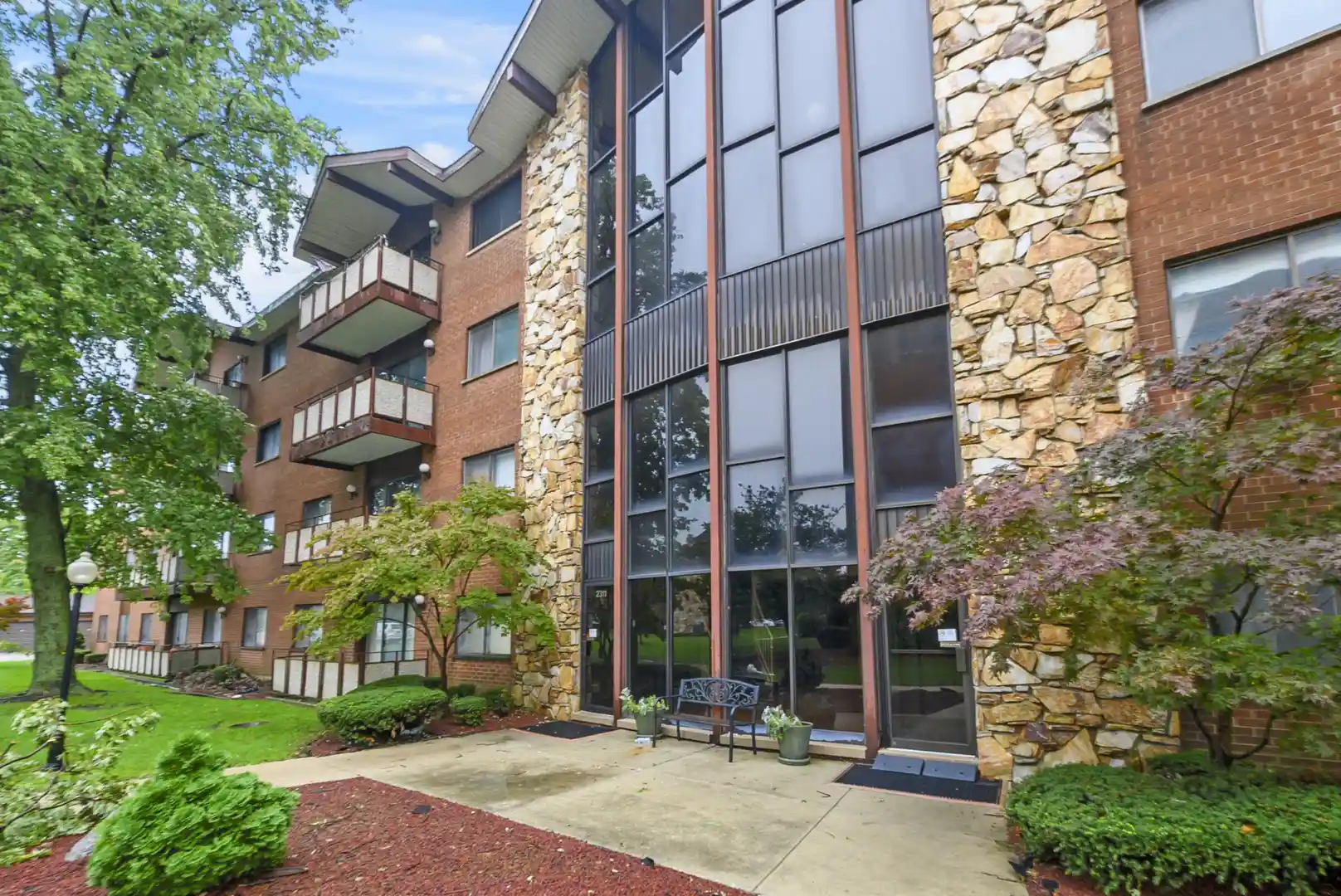 Listing Photo 2 - Condo for sale in 2311 183Rd St located at 2311 183Rd St, Homewood, IL 60430 - Unit #104