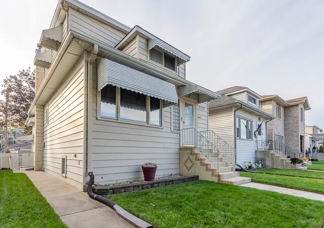 Photo 2 of Single family home for sale at 4210 N Overhill Ave, Norridge, IL 60706 | MLS# 12785108 | Listing updated on 2026-10-21