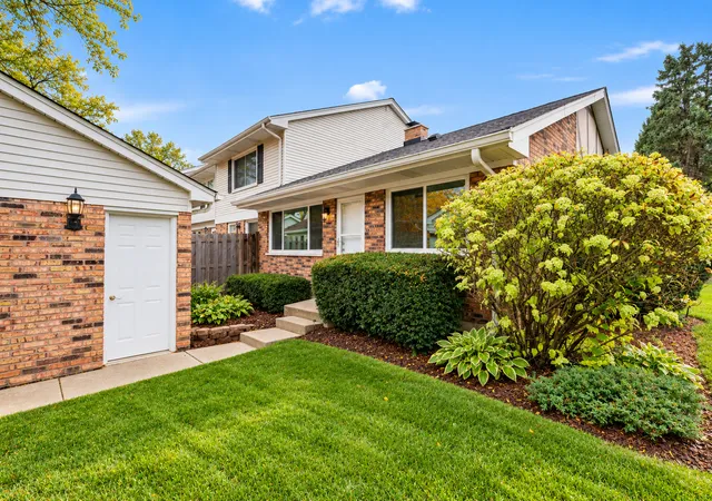 Photo 2 of Condo for sale at 2001 Pepper Valley Dr, Geneva, IL 60134 | MLS# 12785112 | Listing updated on 2026-10-21