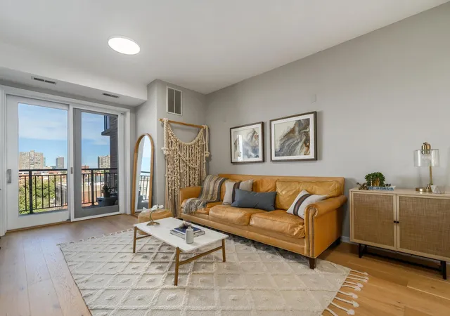 Photo 2 of Condo for sale at 828 W Grace St #707, Chicago, IL 60613 | MLS# 12785133 | Listing updated on 2026-10-20