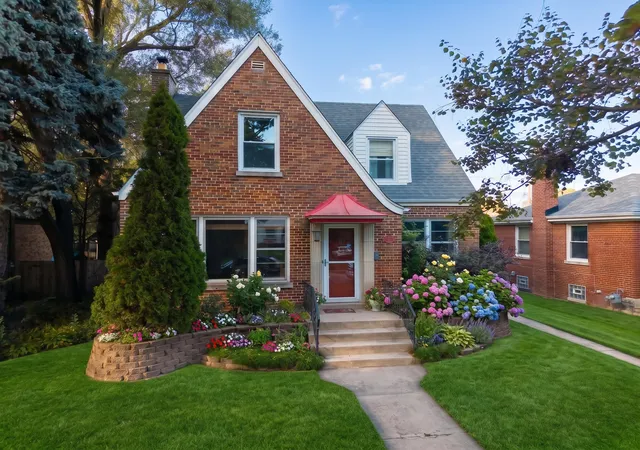 Single family home for sale at 10334 Wight St, Westchester, IL 60154 | MLS# 12785136