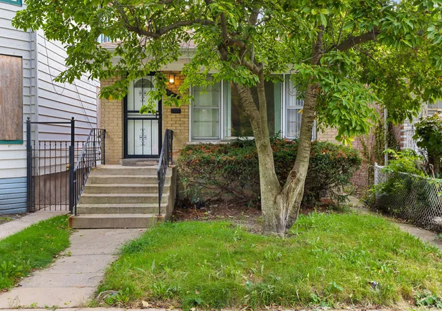 Photo 1 of Single family home for sale at 7935 S E End Ave, Chicago, IL 60617 | MLS# 12785166 | Listing updated on 2026-10-20