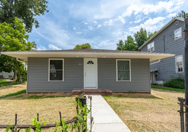 Photo 1 of Single family home for sale at 103 S Forest Ave, Carbondale, IL 62901 | MLS# 12785168 | Listing updated on 2026-10-22