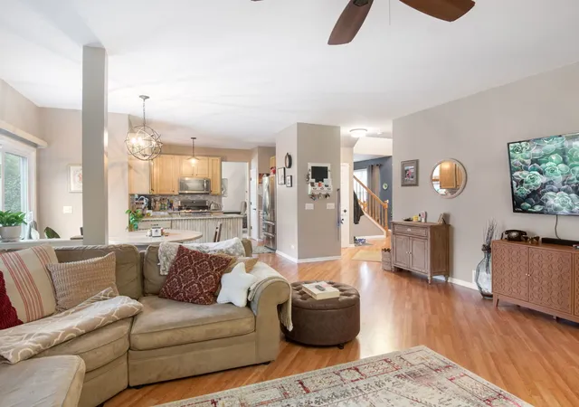 Photo 3 of Single family home for sale at 2790 Delaware Ln, Lindenhurst, IL 60046 | MLS# 12785175 | Listing updated on 2026-10-21