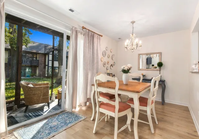Listing Photo 4 - Condo for sale in building located at 11231 Cottonwood Dr, Palos Hills, IL 60465 - Unit #B