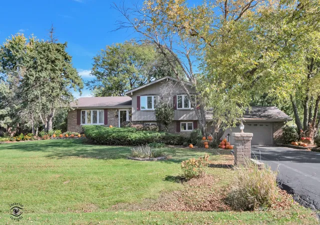 Photo 2 of Single family home for sale at 14423 S Stately Oaks Cir, Homer Glen, IL 60491 | MLS# 12785187 | Listing updated on 2026-10-29