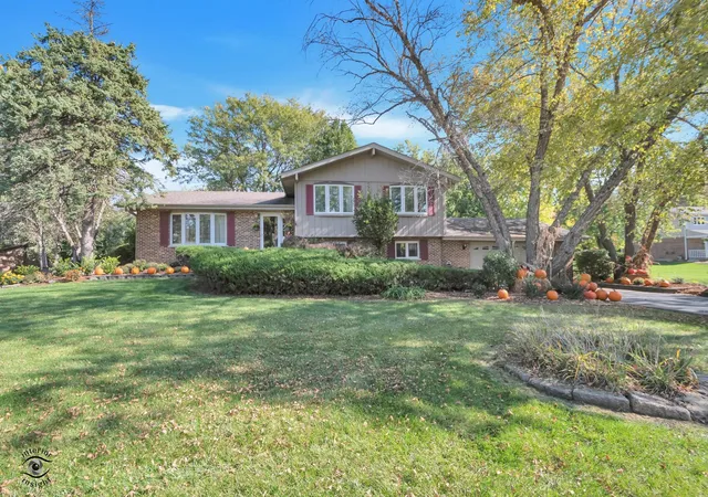 Photo 3 of Single family home for sale at 14423 S Stately Oaks Cir, Homer Glen, IL 60491 | MLS# 12785187 | Listing updated on 2026-10-29