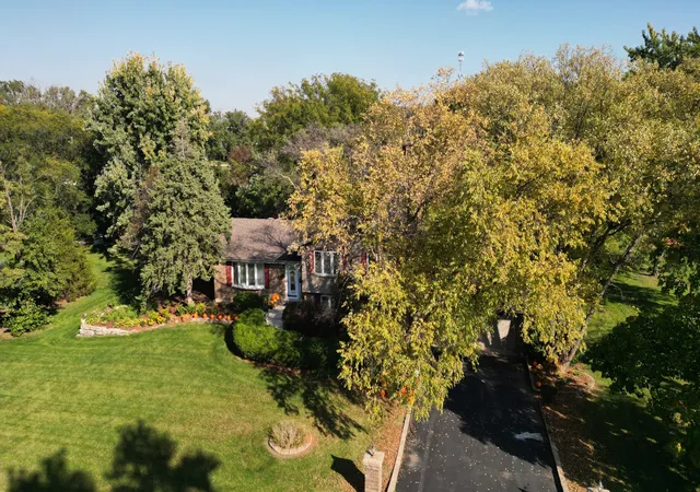 Photo 4 of Single family home for sale at 14423 S Stately Oaks Cir, Homer Glen, IL 60491 | MLS# 12785187 | Listing updated on 2026-10-29