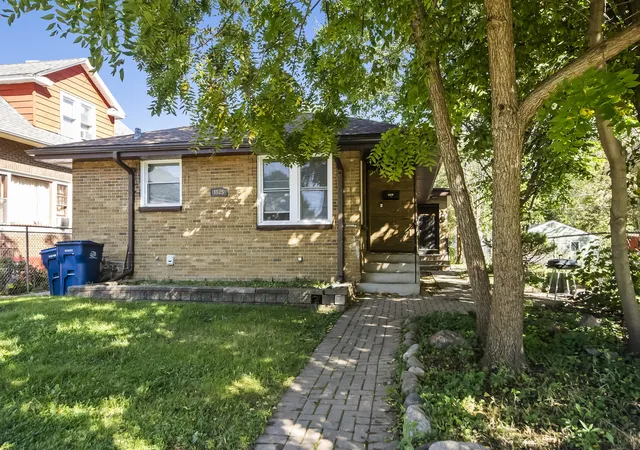 Listing Photo 2 - Condo for sale in building located at 1125 Wadsworth Ave, North Chicago, IL 60064