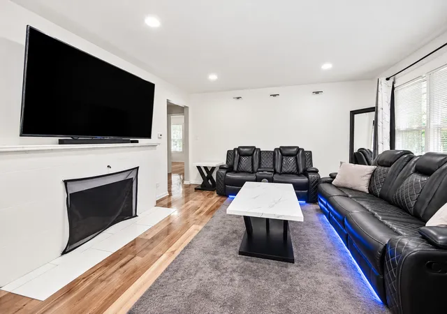 Listing Photo 3 - Condo for sale in building located at 1125 Wadsworth Ave, North Chicago, IL 60064