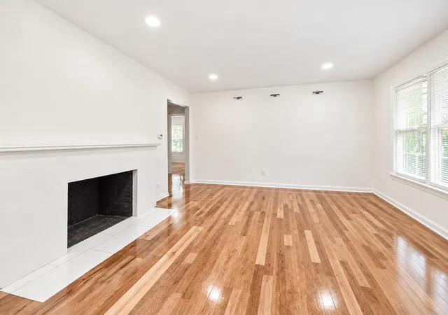 Listing Photo 4 - Condo for sale in building located at 1125 Wadsworth Ave, North Chicago, IL 60064