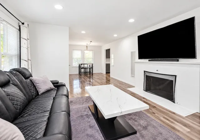 Listing Photo 5 - Condo for sale in building located at 1125 Wadsworth Ave, North Chicago, IL 60064