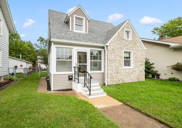Photo 1 of Single family home for sale at 2421 14th Avenue, Moline, IL 51265 | MLS# 12785199 | Listing updated on 2026-10-21