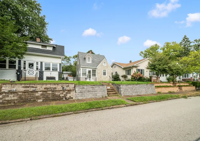 Photo 3 of Single family home for sale at 2421 14th Avenue, Moline, IL 51265 | MLS# 12785199 | Listing updated on 2026-10-21