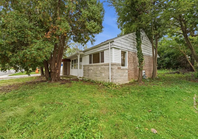 Photo 2 of Condo for sale at 327 Marquette St, Park Forest, IL 60466 | MLS# 12785202 | Listing updated on 2026-10-27