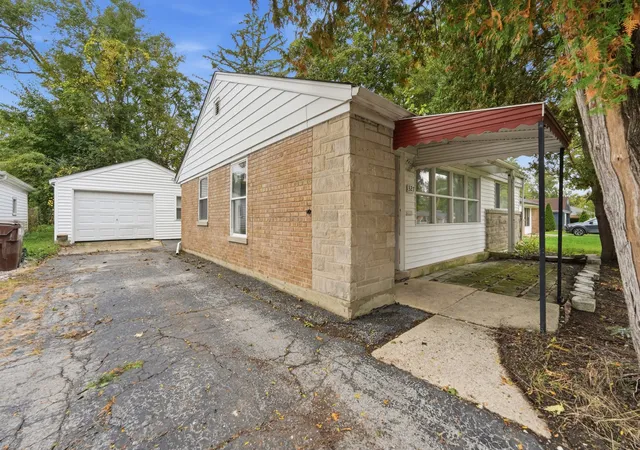 Photo 3 of Condo for sale at 327 Marquette St, Park Forest, IL 60466 | MLS# 12785202 | Listing updated on 2026-10-27