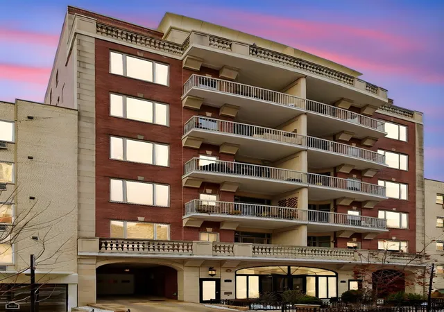 Condo for sale at 508 W Melrose St #6C, Chicago, IL 60657 | MLS# 12785213