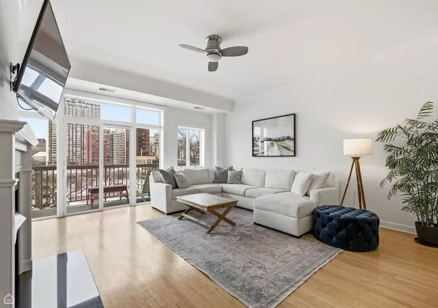 Photo 1 of Condo for sale at 508 W Melrose St #6C, Chicago, IL 60657 | MLS# 12785213 | Listing updated on 2026-10-20
