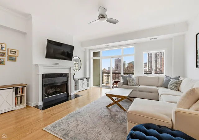 Photo 2 of Condo for sale at 508 W Melrose St #6C, Chicago, IL 60657 | MLS# 12785213 | Listing updated on 2026-10-20