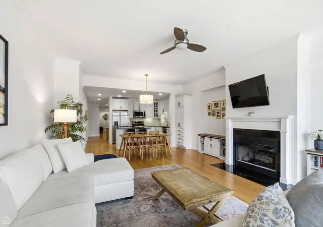 Photo 4 of Condo for sale at 508 W Melrose St #6C, Chicago, IL 60657 | MLS# 12785213 | Listing updated on 2026-10-20