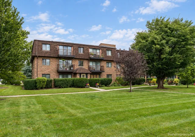Condo for sale at 400 E Kensington Rd #B, Mount Prospect, IL 60056 | MLS# 12785215