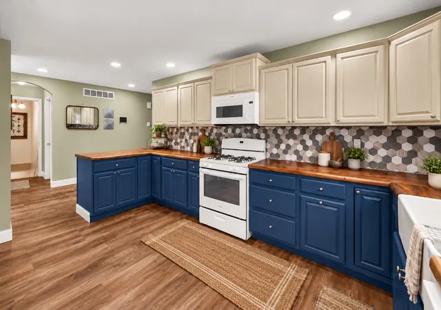 Photo 3 of Single family home for sale at 397 E Clay St, El Paso, IL 61738 | MLS# 12785244 | Listing updated on 2026-10-20