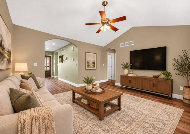 Photo 4 of Single family home for sale at 397 E Clay St, El Paso, IL 61738 | MLS# 12785244 | Listing updated on 2026-10-20