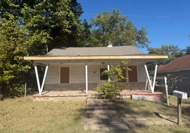 Photo 1 of Single family home for sale at 510 W Kennicott St, Carbondale, IL 62901 | MLS# 12785246 | Listing updated on 2026-10-20