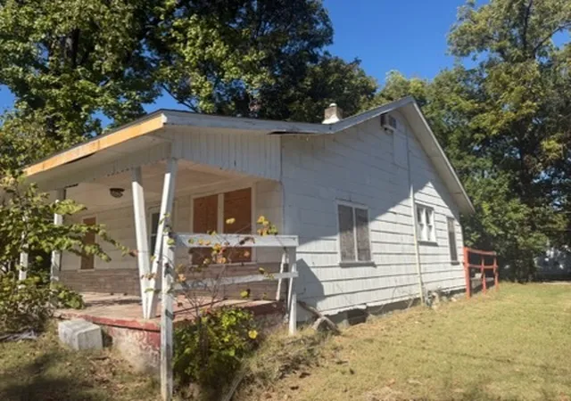 Photo 2 of Single family home for sale at 510 W Kennicott St, Carbondale, IL 62901 | MLS# 12785246 | Listing updated on 2026-10-20