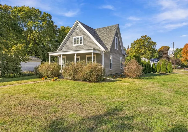 Photo 2 of Single family home for sale at 108 E Van Buren St, Philo, IL 61864 | MLS# 12785249 | Listing updated on 2026-10-28