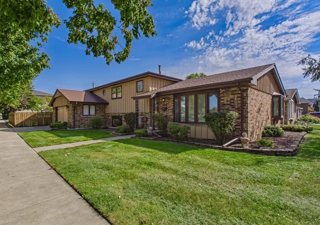Single family home for sale at 4501 Oak Ave, Brookfield, IL 60513 | MLS# 12785263
