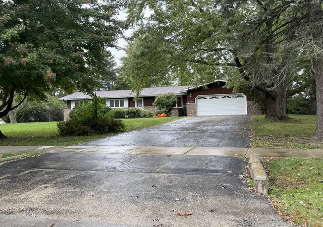 Photo 1 of Single family home for sale at 1634 Indian Hl Dr, Roselle, IL 60172 | MLS# 12785279 | Listing updated on 2026-10-29