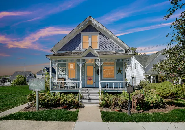 Photo 4 of Single family home for sale at 14330 Beacon Ave, Orland Park, IL 60462 | MLS# 12785280 | Listing updated on 2026-10-21