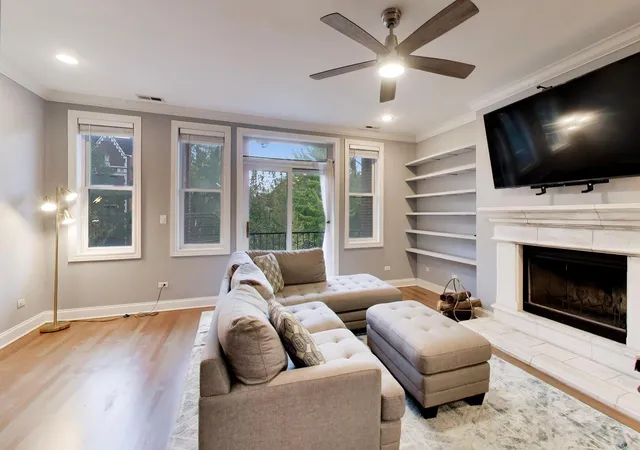 Photo 4 of Condo for sale at 4908 N Winthrop Ave #2S, Chicago, IL 60640 | MLS# 12785296 | Listing updated on 2026-10-22
