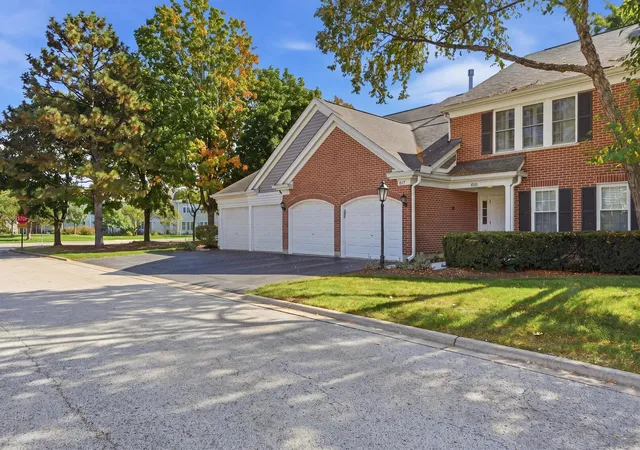 Photo 2 of Condo for sale at 513 Green Brg Ln #A, Prospect Heights, IL 60070 | MLS# 12785299 | Listing updated on 2026-10-20