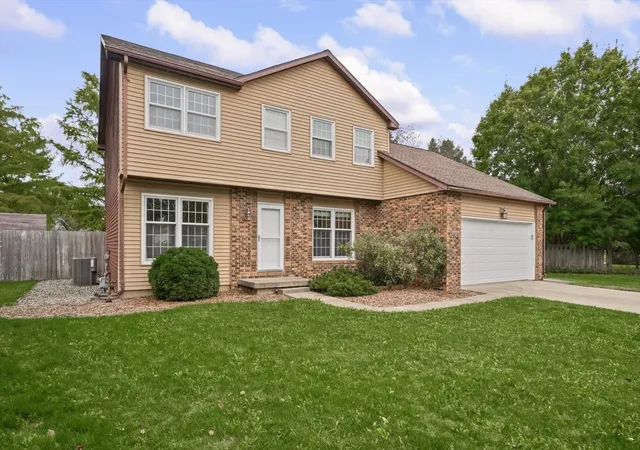 Photo 2 of Single family home for sale at 2404 Provine Cir, Urbana, IL 61801 | MLS# 12785301 | Listing updated on 2026-10-20