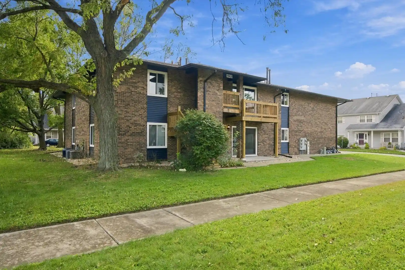Listing Photo 1 - Condo for sale in 19405 Oakwood Ave located at 19405 Oakwood Ave, Country Club Hills, IL 60478 - Unit 19405 Oakwood Ave