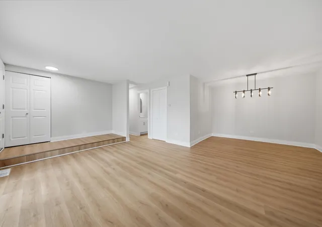 Listing Photo 4 - Condo for sale in building located at 19405 Oakwood Ave, Country Club Hills, IL 60478 - Unit #A