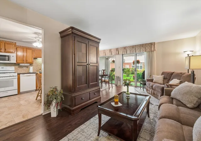 Photo 4 of Townhouse for sale at 818 Butternut Ln #A, Mount Prospect, IL 60056 | MLS# 12785336 | Listing updated on 2026-10-22