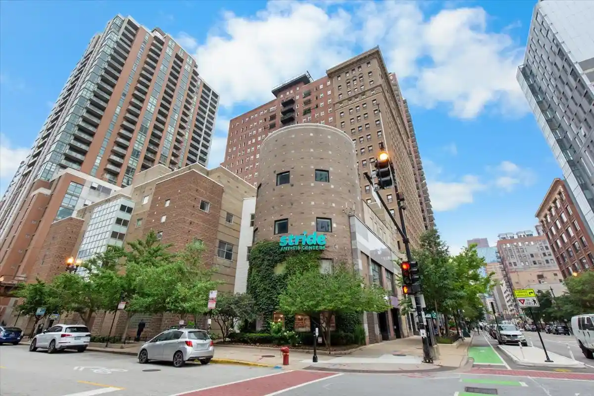 Listing Photo 1 - Condo for sale in 40 E 9Th St located at 40 E 9Th St, Chicago, IL 60605 - Unit #1205